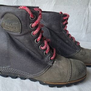 Sorel Ankle Boots with Gray and Red Accents